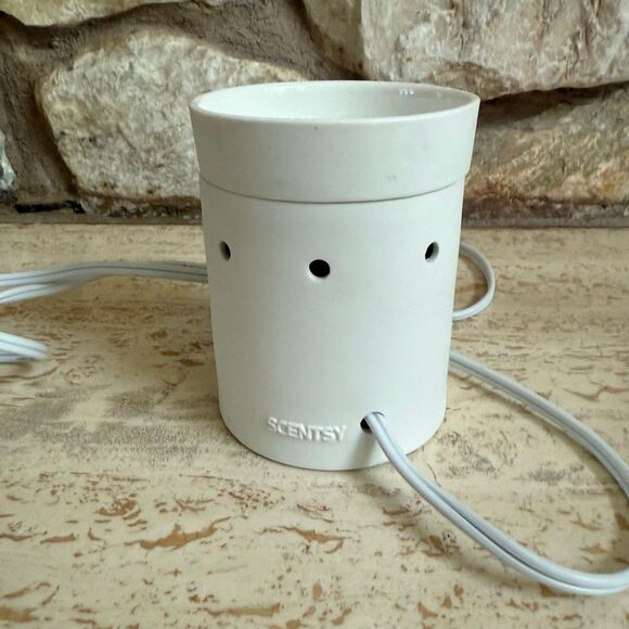 Scentsy Paris Eiffel tower wax melt warmer (without bulb) - Picture 6 of 6